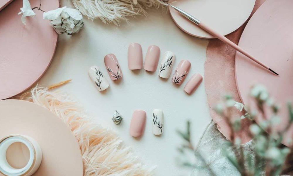 18 Stunning Minimalist Nail Art Trends
