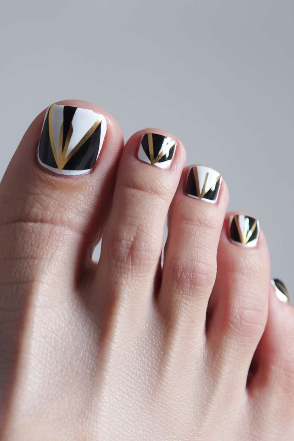 Geometric Gel Toe Nails Designs