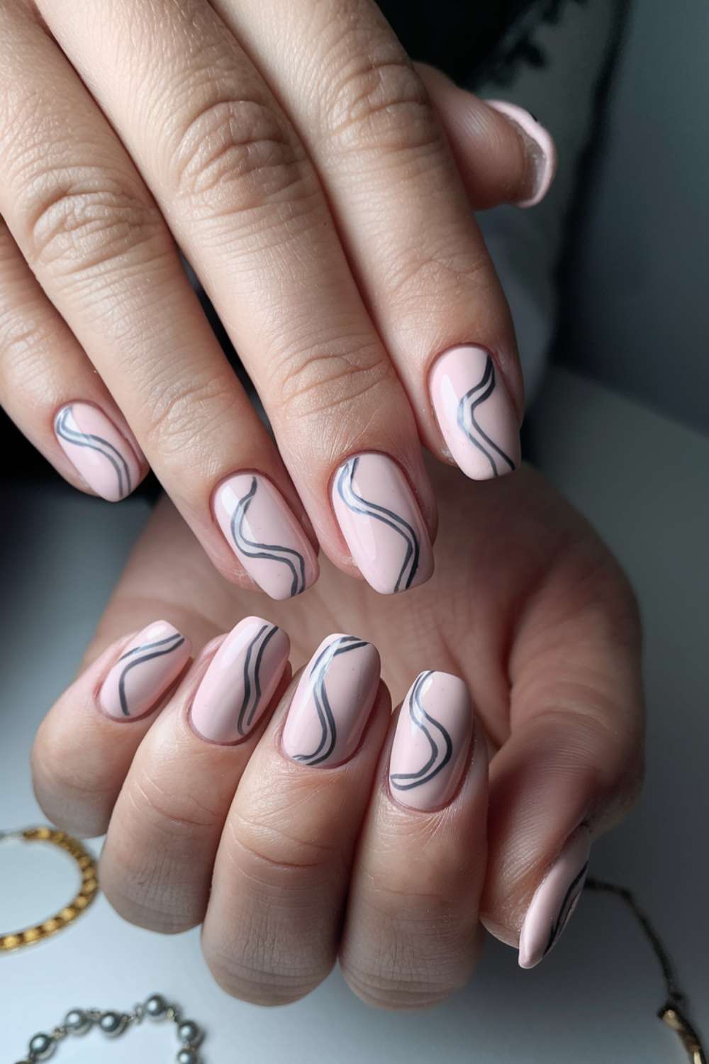 Minimalist Line Art Nails art design