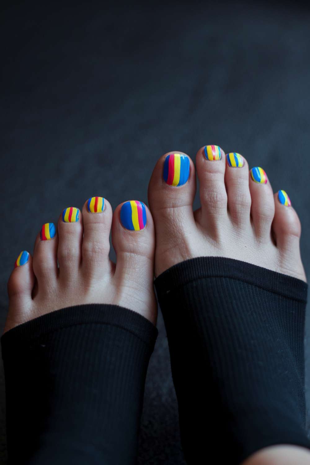 Neon Gel Toe Nails